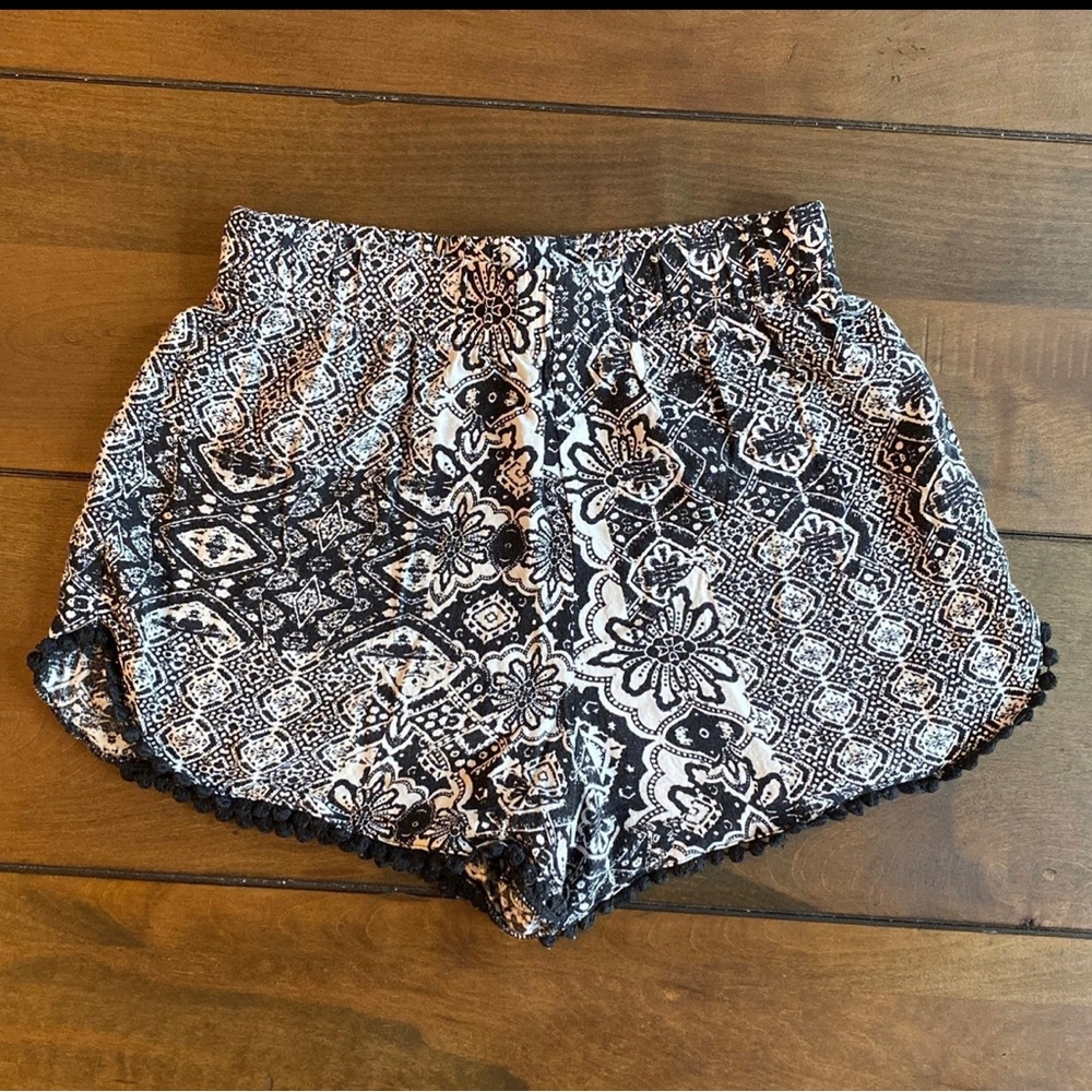 Amy Byer size 10 girls shorts.